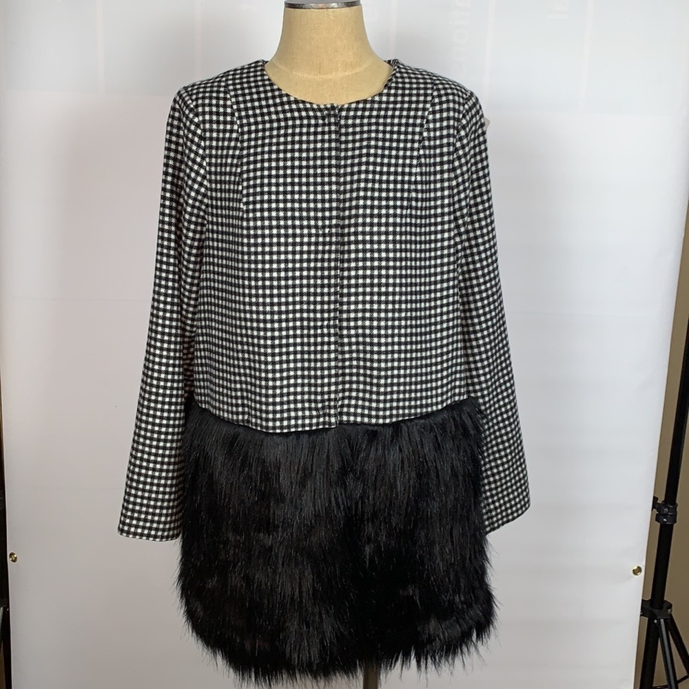 Elle checkered black & white coat with faux fur, size 14